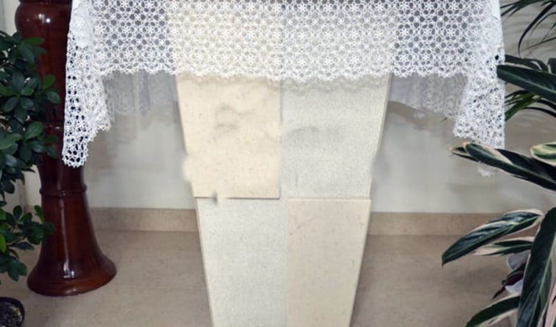 altare-in-marmo-bianco-cristallino-lecce